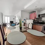 Lägenhet Le Balcon De La Comedie *